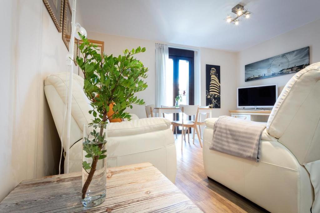 Az El Balcon De Cesar Augusto Apartment ซาราโกซา ภายนอก รูปภาพ